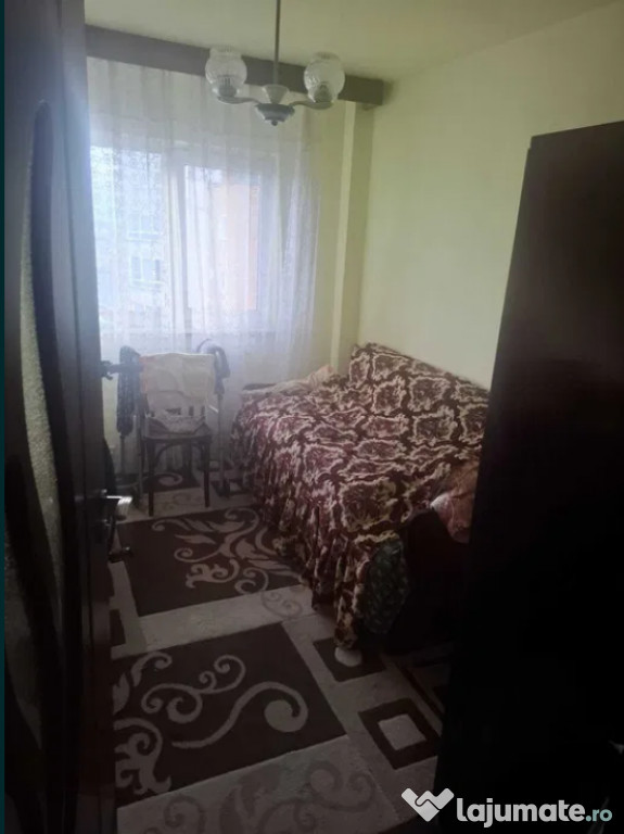 Apartament 3 camere, decomandate - zona Astra