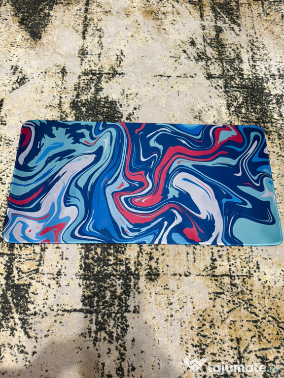 Vand deskmat sau mouse pad