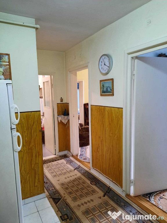 Apartament de 3 camere zona ASTRA,str Calea Bucuresti,