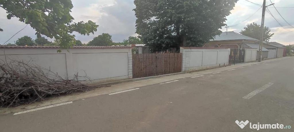 Casa 5 camere cu livada 2200 mp- Varasti
