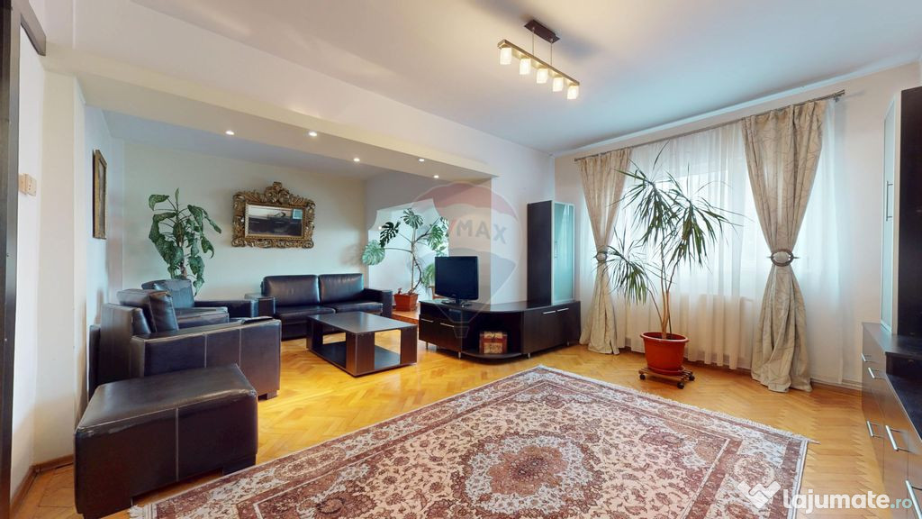 Apartament spațios cu 3 camere (din 4), 2 băi și veder...