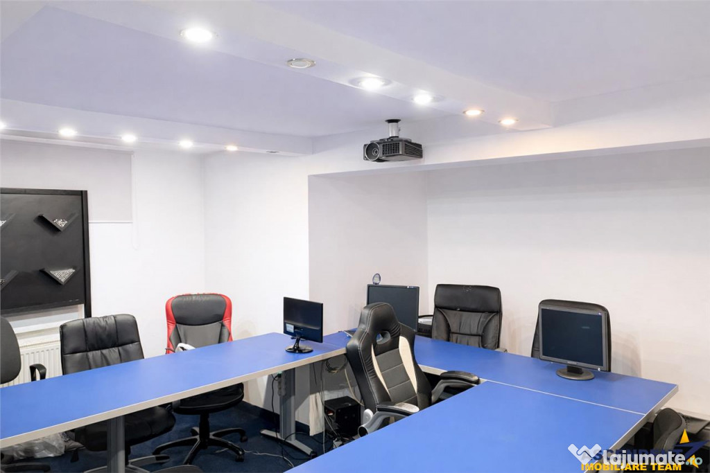 Cladire impozanta, aspect deosebit, pretabil pentru multiple