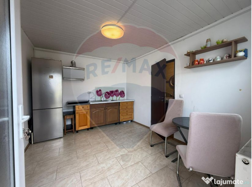 Inchiriere garconiera la curte