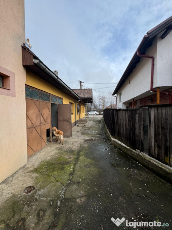 Casă 250 mp în Tăuții Măgherăuș, 6 camere, garaj dubl