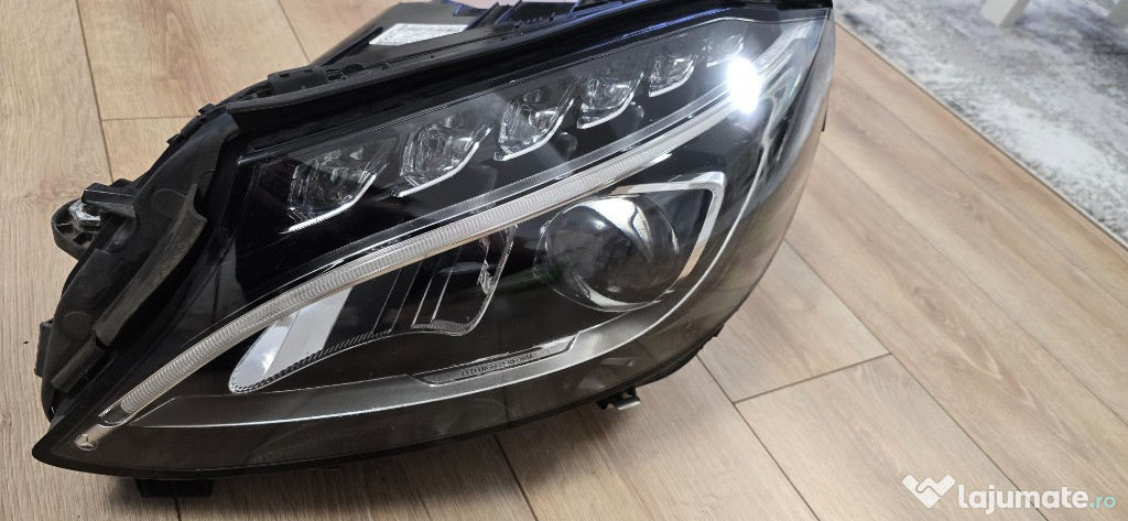 Far Mercedes C class W205 stanga