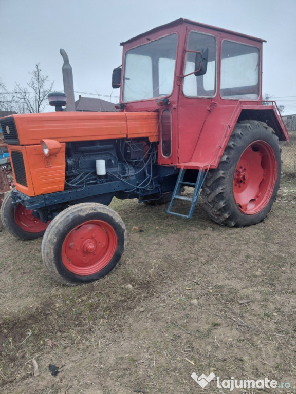Vând tractor U650