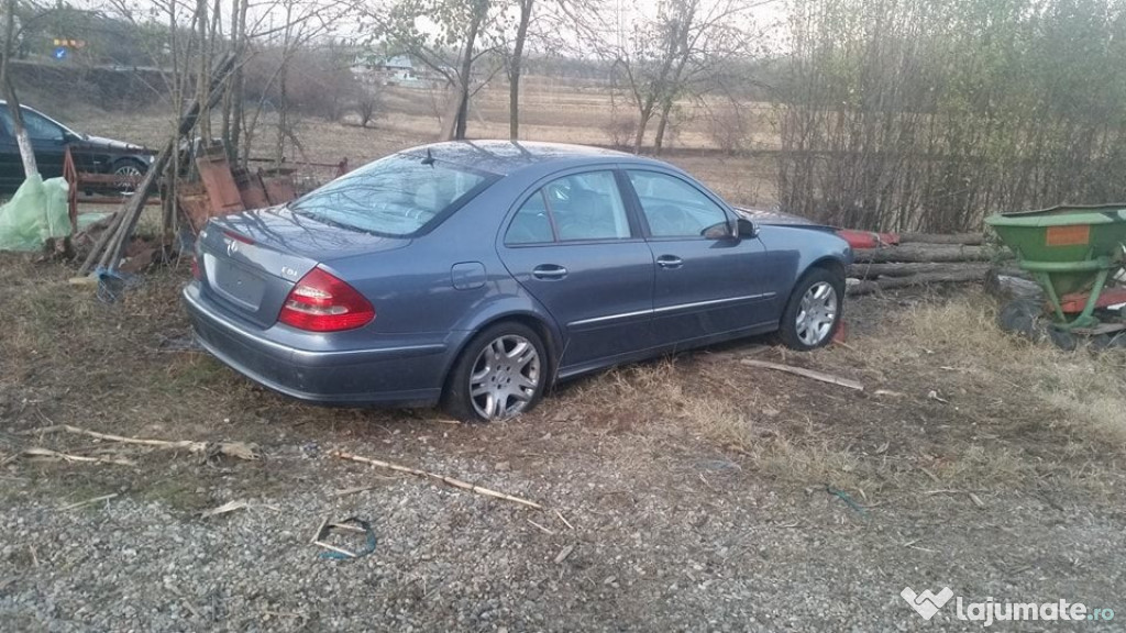 Dezmembrez Mercedes e220 cdi 2005