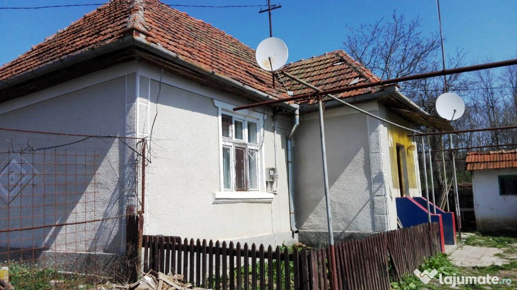 Casa 3 camere si 1400mp teren Ceica, zona centrala, bihor