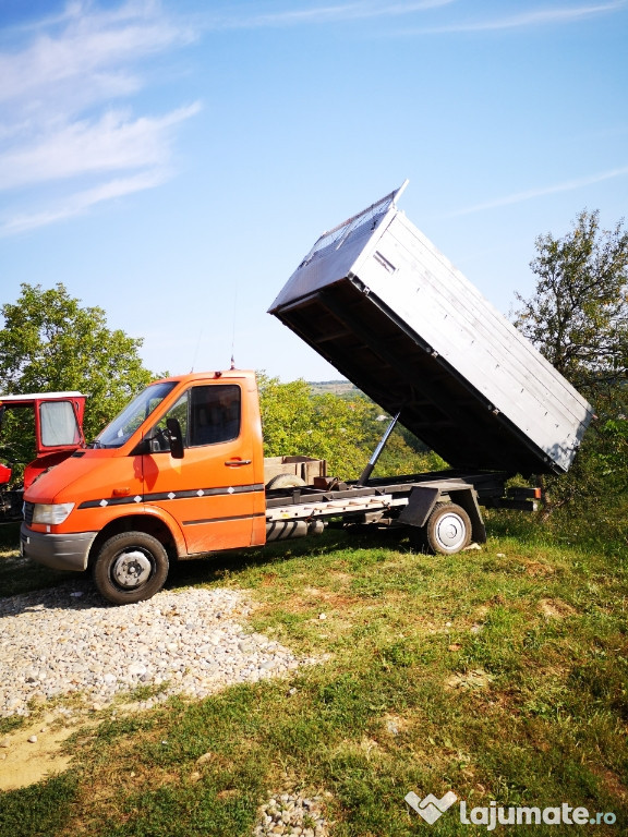 Efectuez transport basculabil și de orice fel