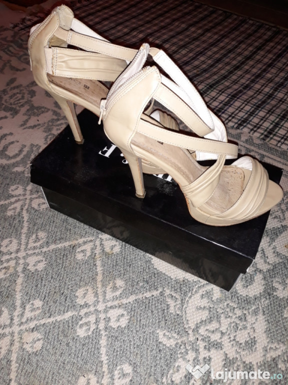 Sandale cu toc