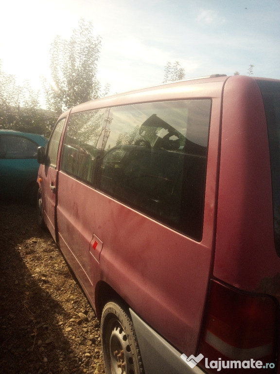 Dezmembrez Mercedes vito