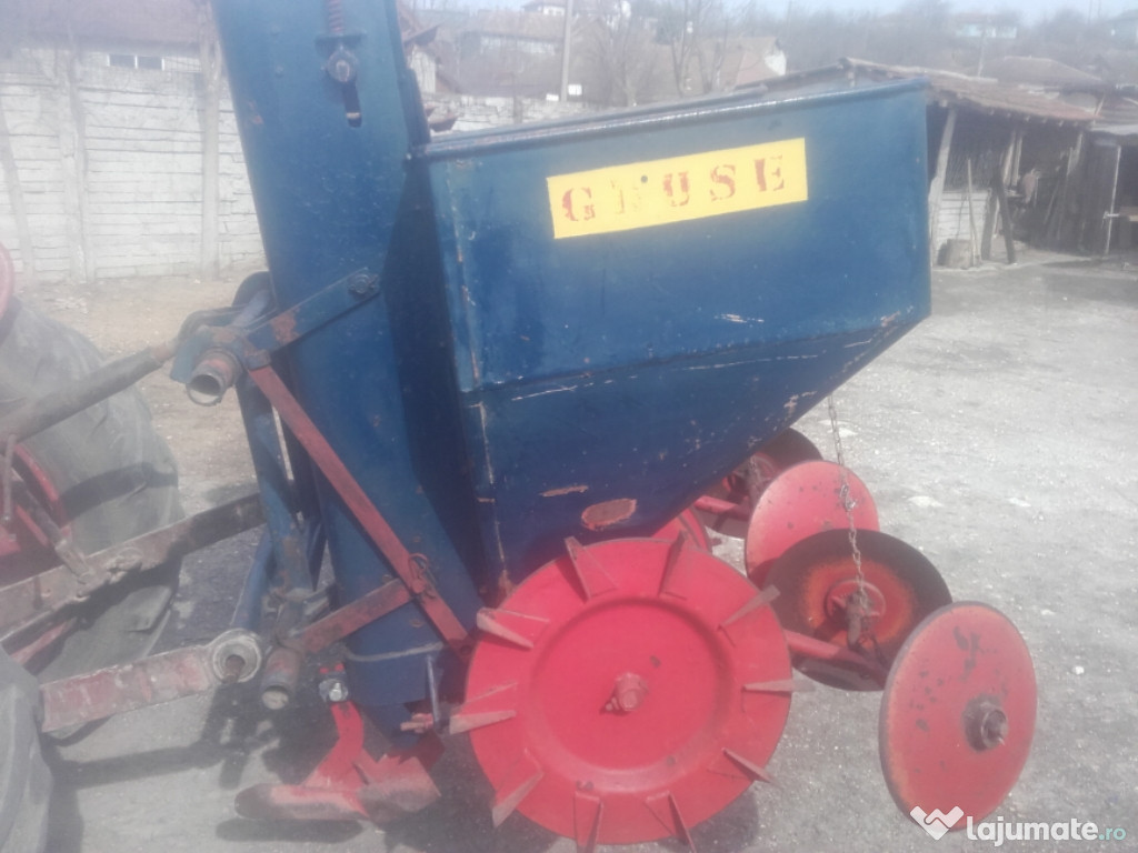 Semănătoare de cartof și instalație de irigație