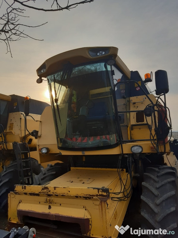 2 Combine New Holland