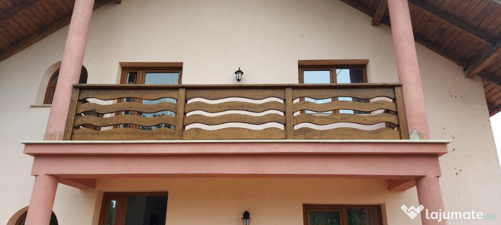 Balcon balustrada lemn masiv rustic