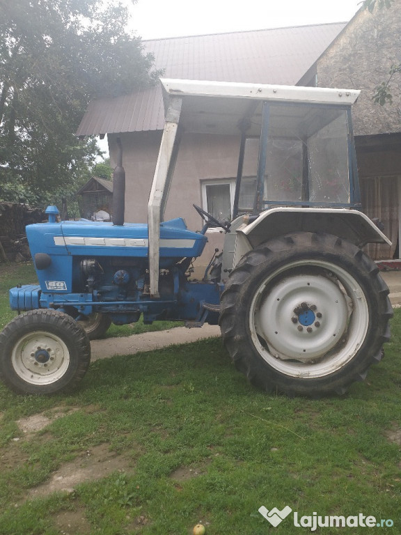 Tractor Ford 4000, 60 cp, cu utilaje