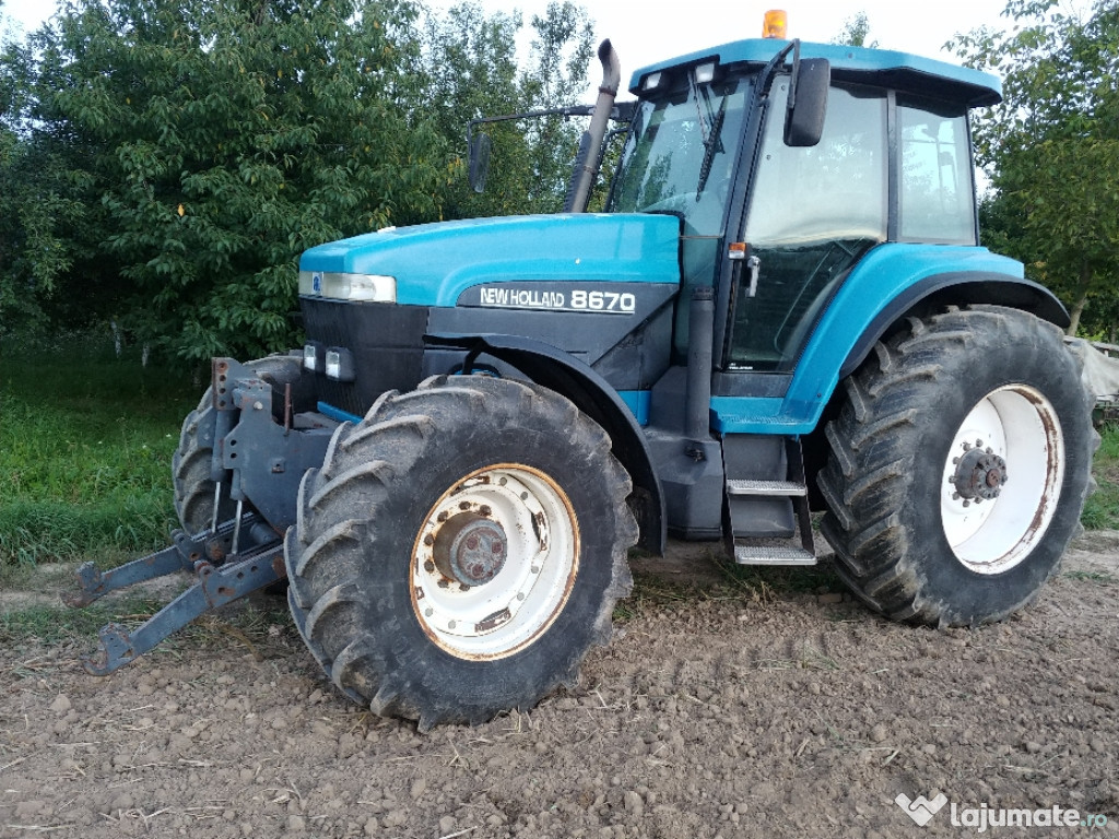 New Holland 8670 Tractor
