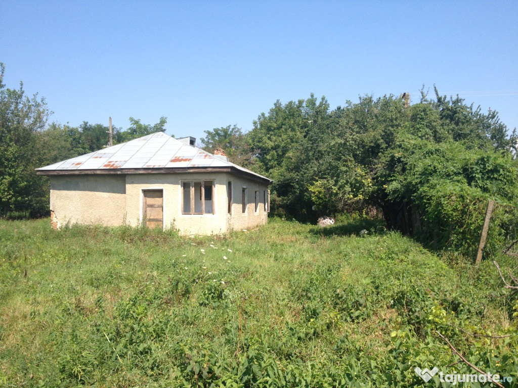 Casa din caramida la 25 km de Focsani cu 46600 mp de teren