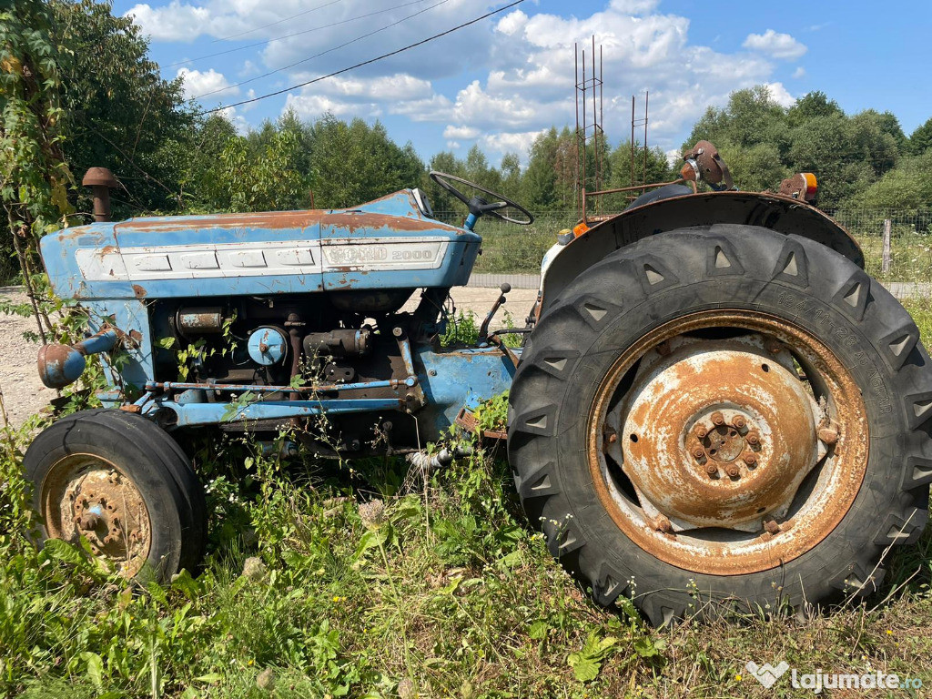 Tractor ford 2000