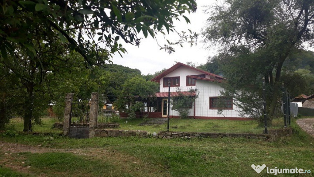 Vila cu piscina in Prahova, langa padure