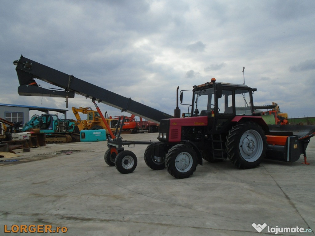 Tractor Belarus 820 cu banda transportatoare