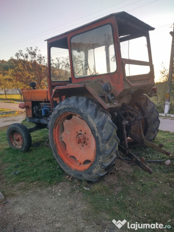 Tractor utb 650