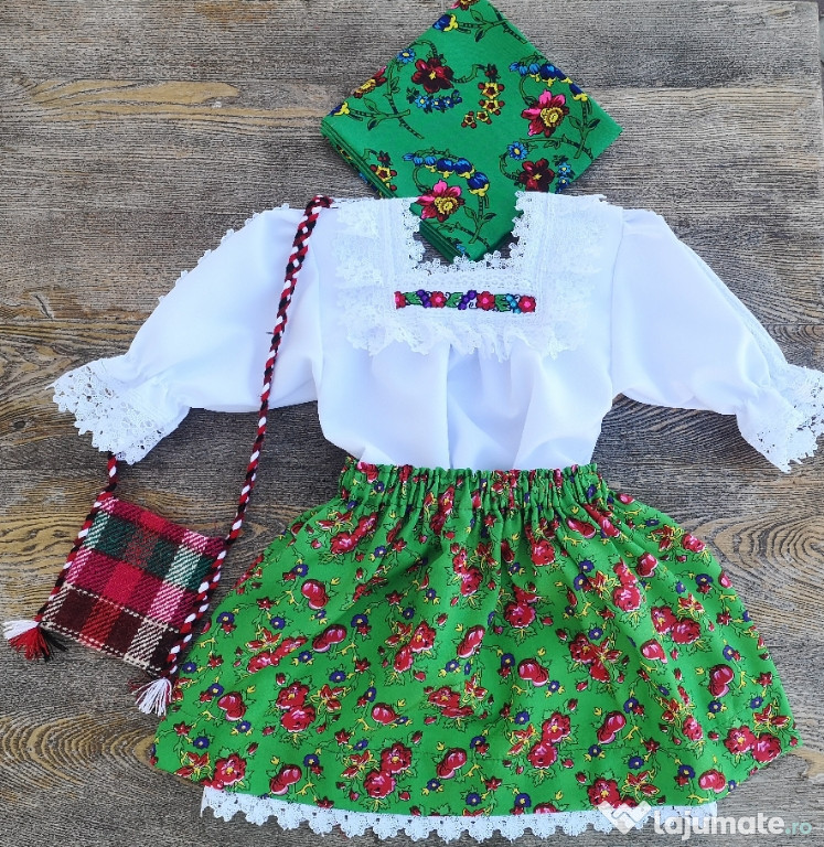 Costum popular pentru fete de Maramures