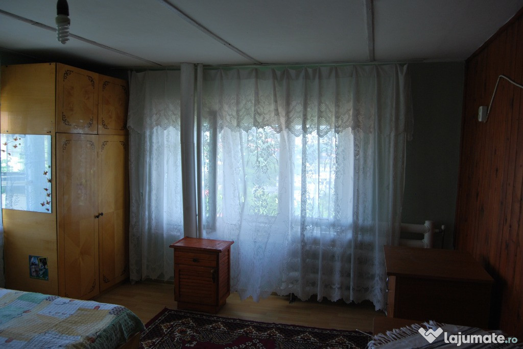 Casa Locuibila cu anexe beci si teren-1200mp la 20km de Copo