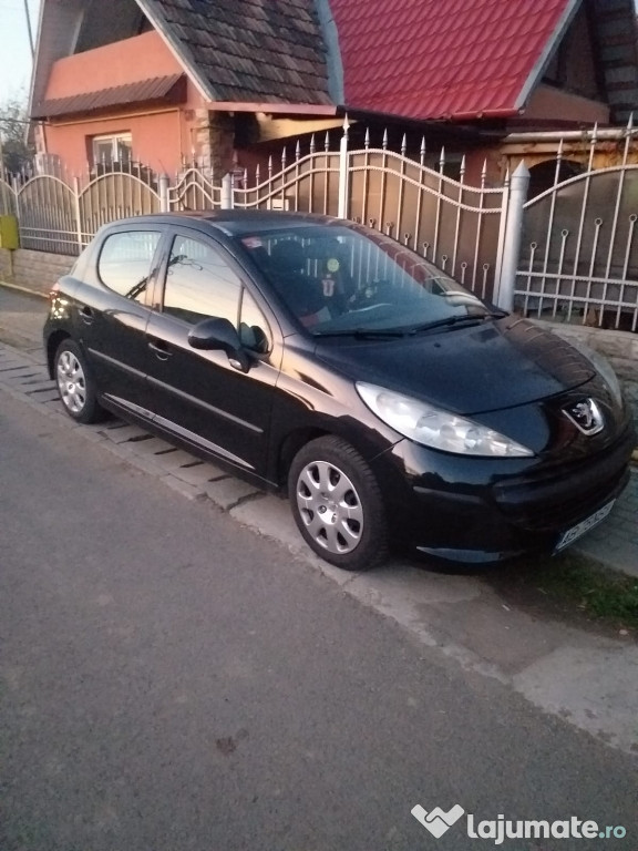 Vând Peugeot 207 1.4 hdi