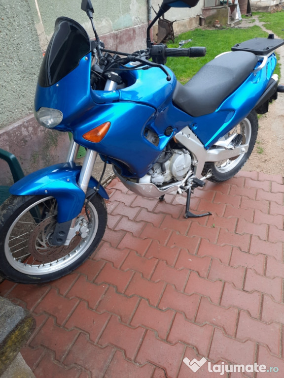 Vând aprilia pegasso 650