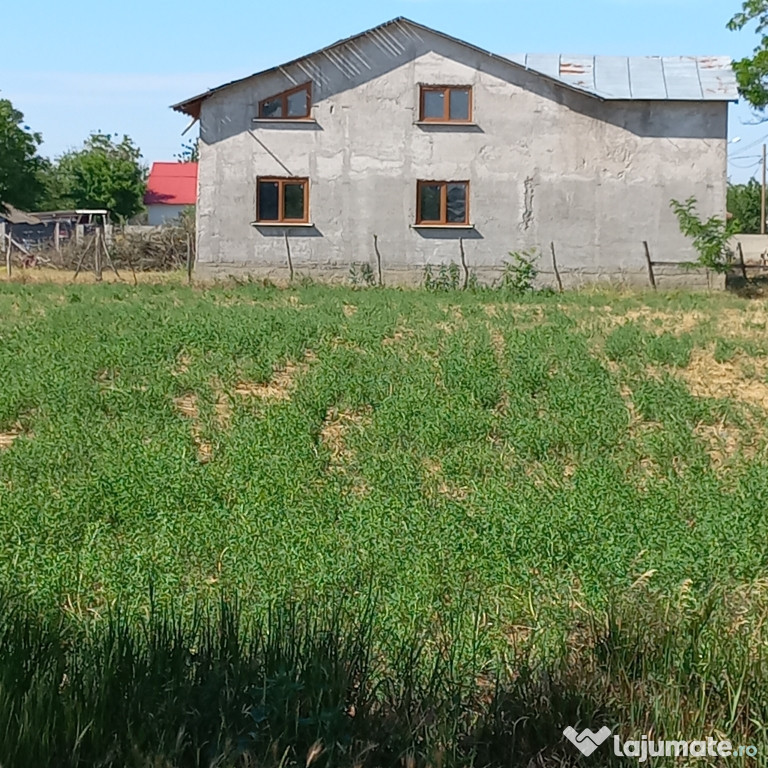 Casă la roșu Tataranu