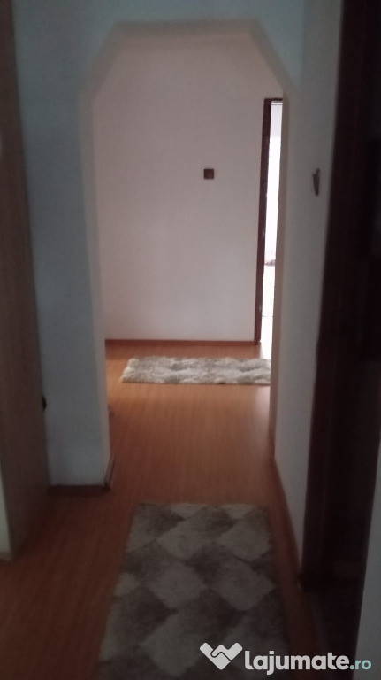 Apartament 3 camere de vânzare