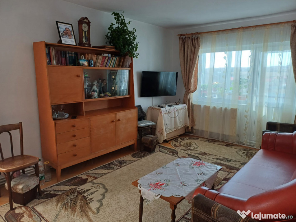 Apartament 3 camere, decomandat Lunca Cetatuii