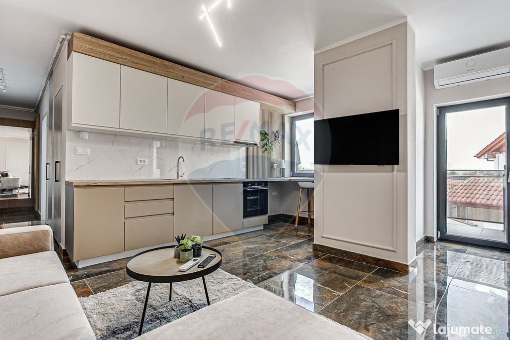 Apartament modern cu 3 camere de închiriat în zonă cen...