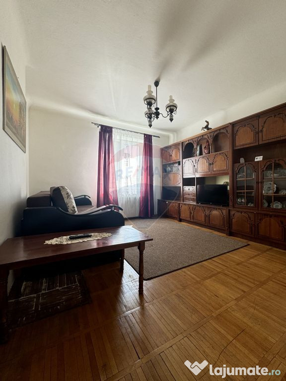 Apartament cu 2 camere, str. Nucului