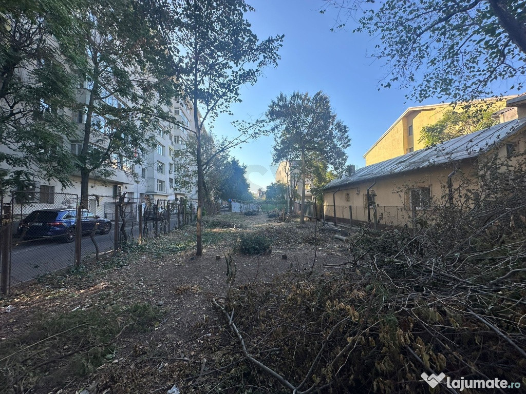 Teren de Zona 1 Mai