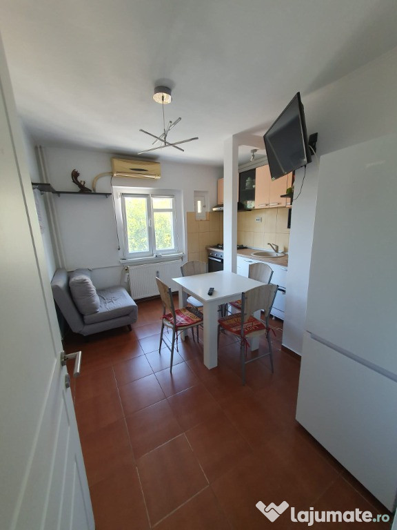 Închiriez apartament de 2 camere