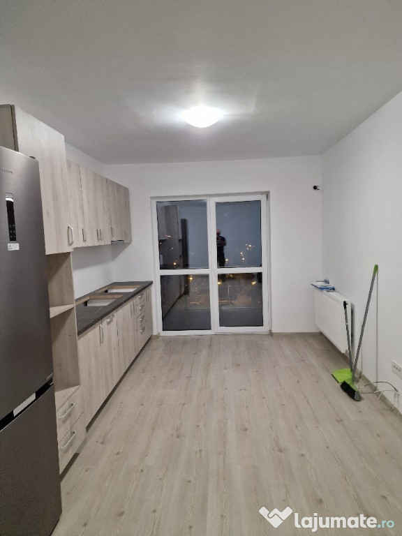 Inchriez apartament nou cu 2 camere