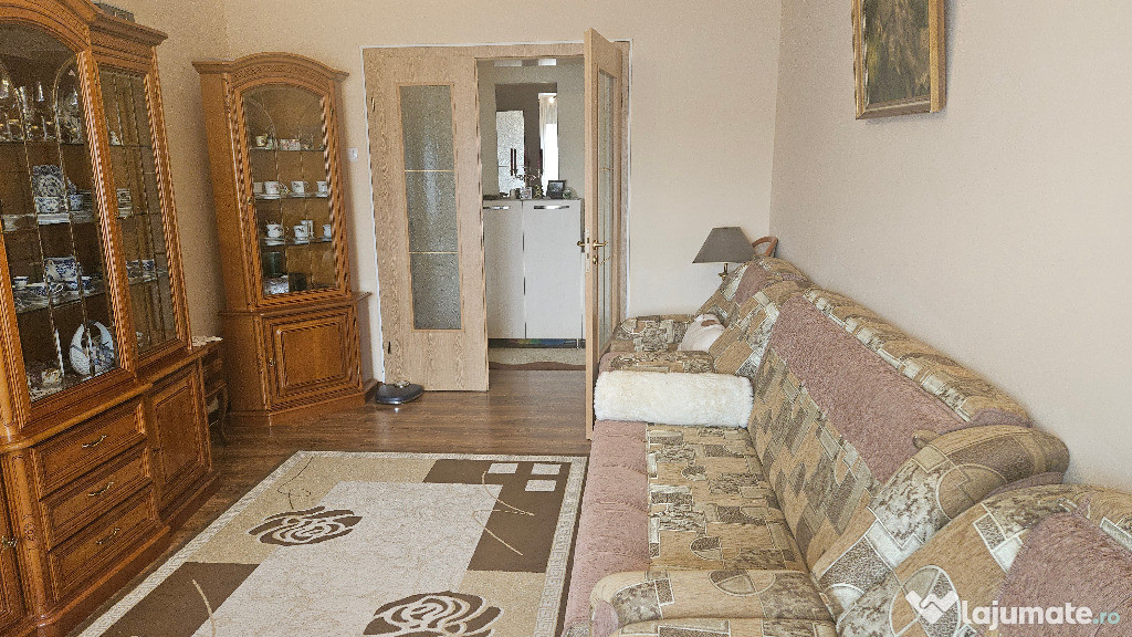 Vand apartament cu 2 camere decomandat in Deva, bloc nou, et. 1