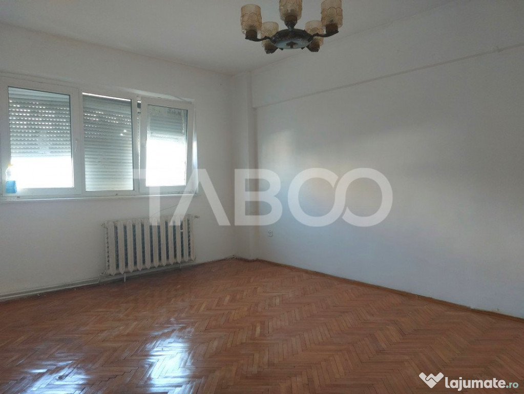 Apartament 65 mp 3 camere decomandate 2 bai pivnita zona Sir