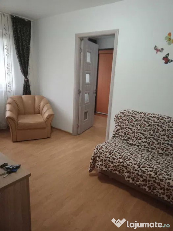 Apartament cu 2 camere in Micro 40, etaj 1, renovat