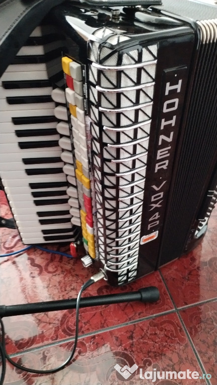 Acordeon hohner vox4