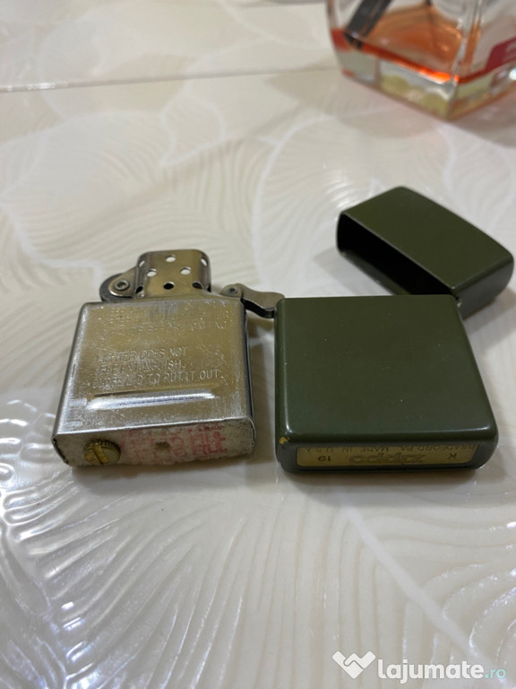 Vând Brichetă zippo