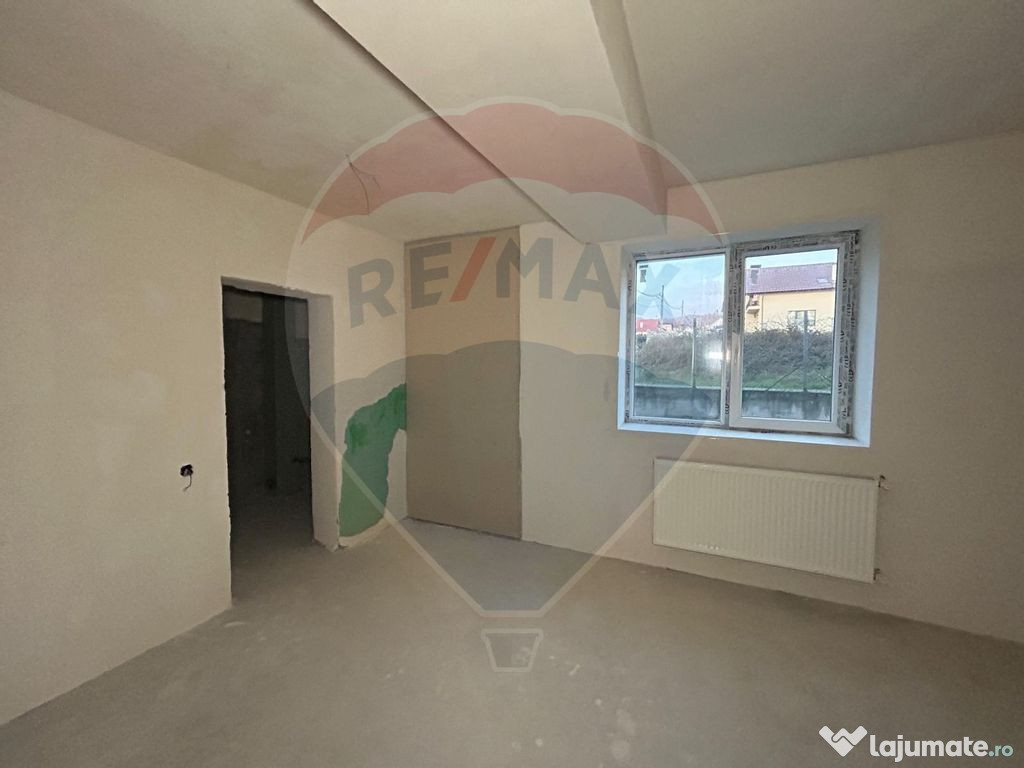 Apartament cu 3 camere de vânzare în Tautii Magheraus z...