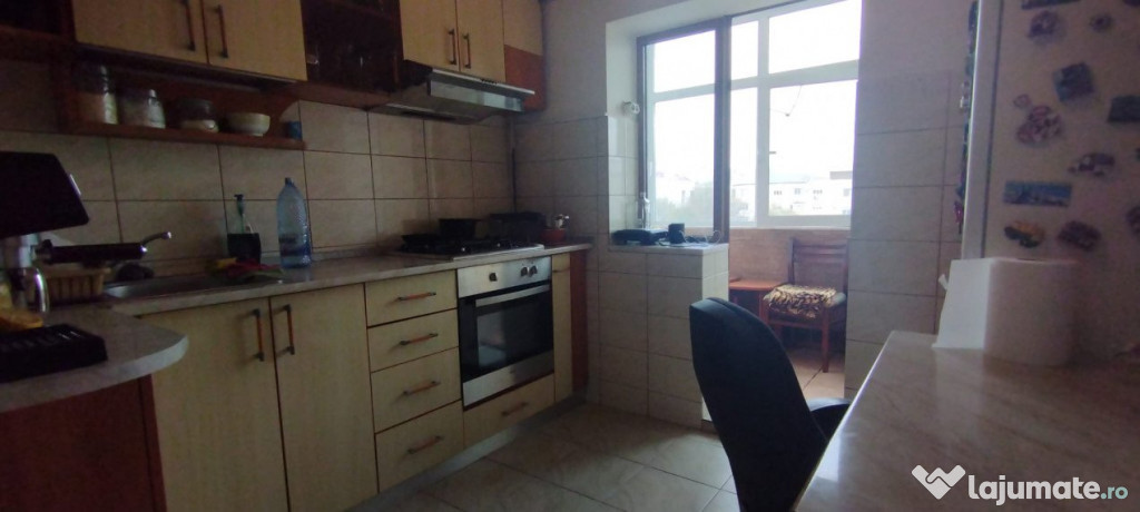 APARTAMENT 3 CAMERE, DECOMANDAT, ETAJ 4 DIN 5, CANTA, MOBILA