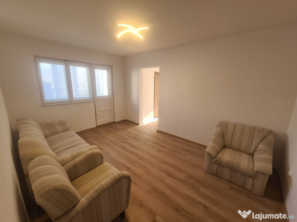 Apartament cu 3 camere de vânzare în Breaza - Zona