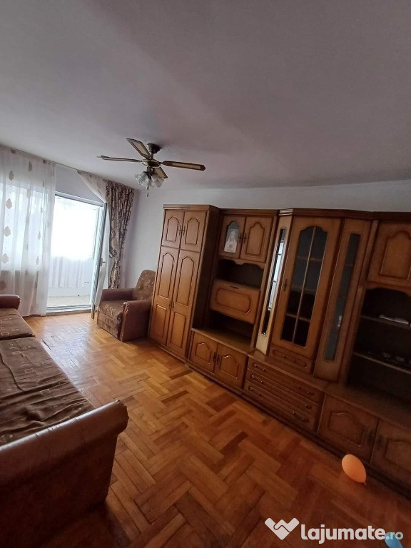 De vanzare 3 camere , spatios, etajul 3, 39900 euro