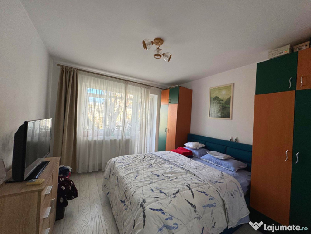 Apartament 3 camere decomandat - Podu Roș, Palas Mall