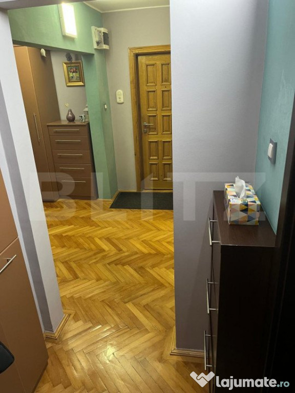 Anunț Vânzare Apartament 3 Camere Decomandat - Zona Rogeri