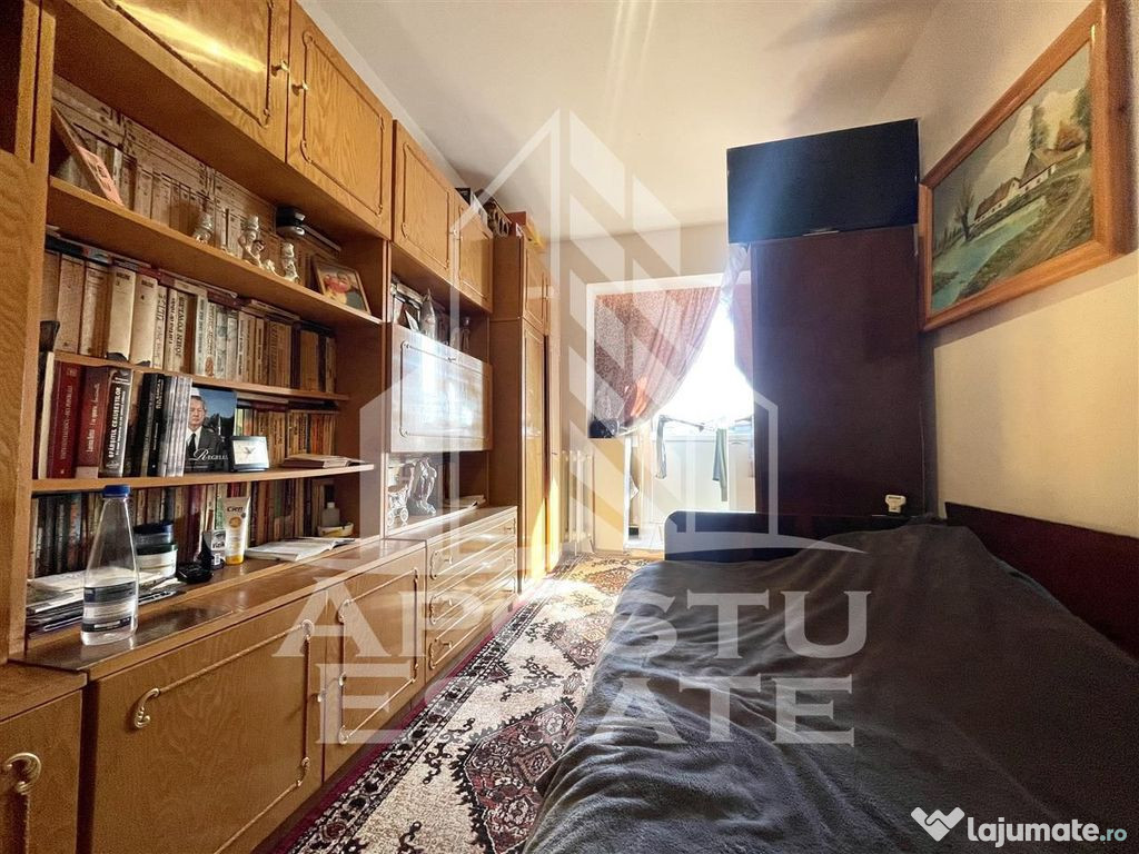 Apartament cu 3 camere, etaj intermediar, zona Sagului