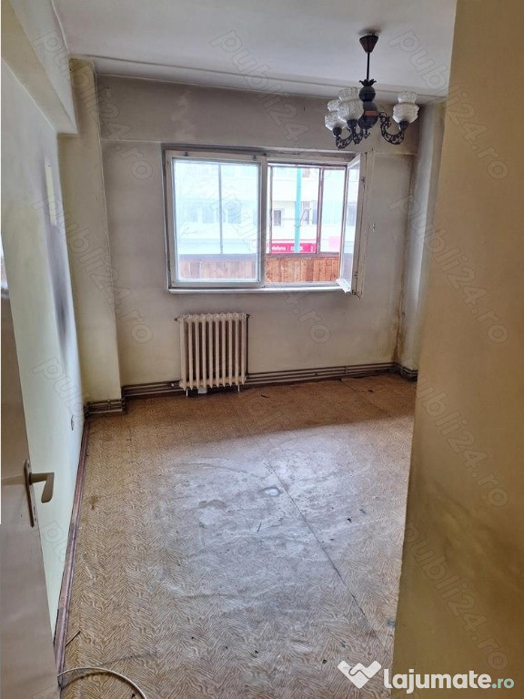 Apartament cu 3 camere - zona Grivitei